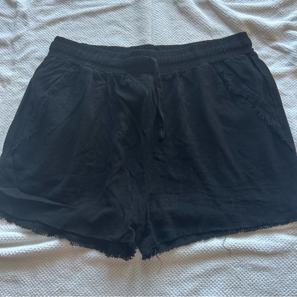 Umgee Black Elastic Waist Shorts Size L
New with Tag